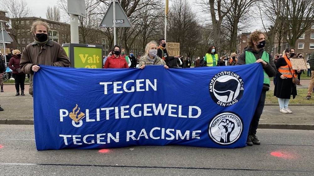 Hollanda'da polisin öldürülen Türk genciyle ilgili ırkçı söylemleri protesto edildi - 6