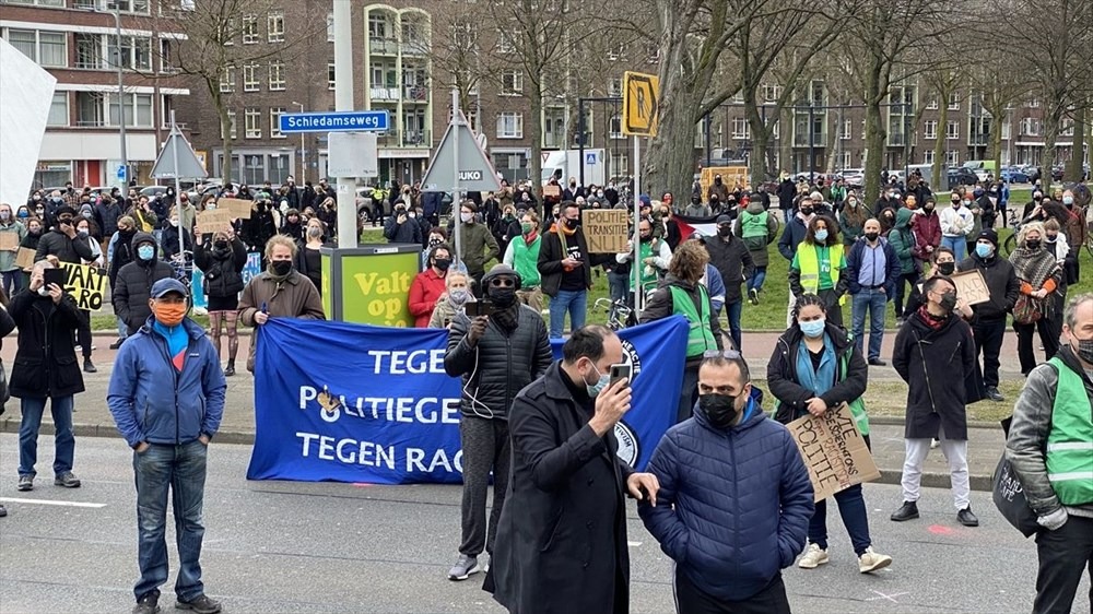 Hollanda'da polisin öldürülen Türk genciyle ilgili ırkçı söylemleri protesto edildi - 9