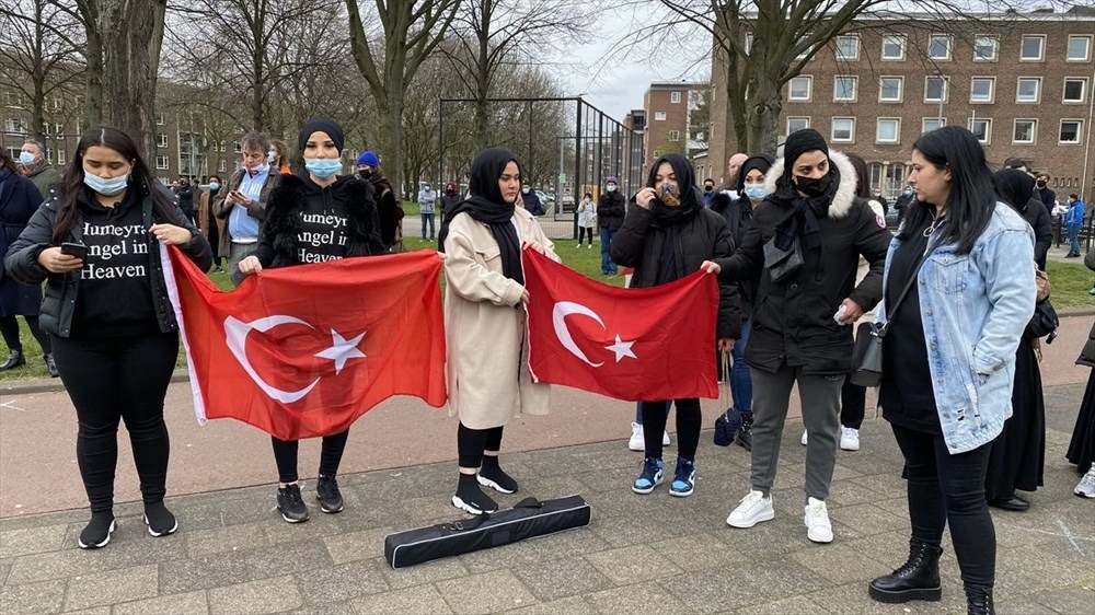 Hollanda'da polisin öldürülen Türk genciyle ilgili ırkçı söylemleri protesto edildi - 5