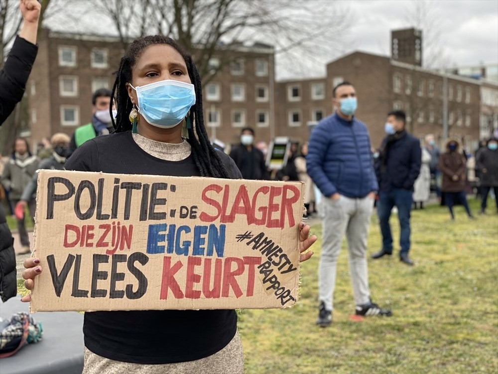 Hollanda'da polisin öldürülen Türk genciyle ilgili ırkçı söylemleri protesto edildi - 13