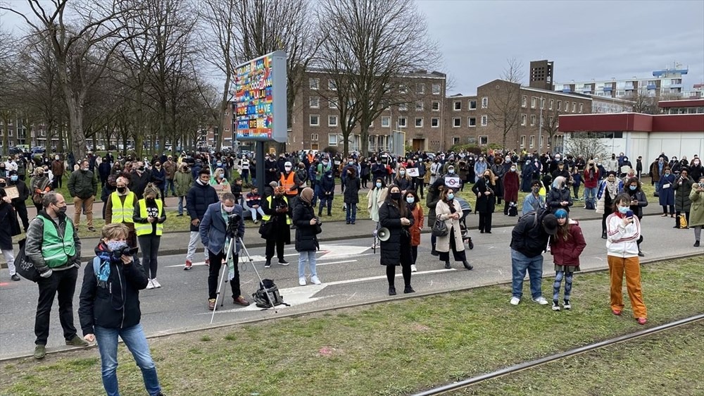 Hollanda'da polisin öldürülen Türk genciyle ilgili ırkçı söylemleri protesto edildi - 11
